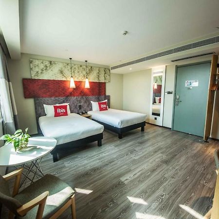 Ibis Urumqi Weixing Square Hotel Екстер'єр фото