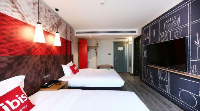 Ibis Urumqi Weixing Square Hotel Екстер'єр фото