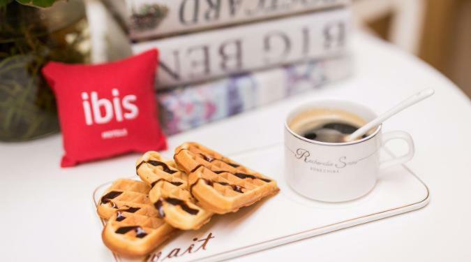 Ibis Urumqi Weixing Square Hotel Екстер'єр фото