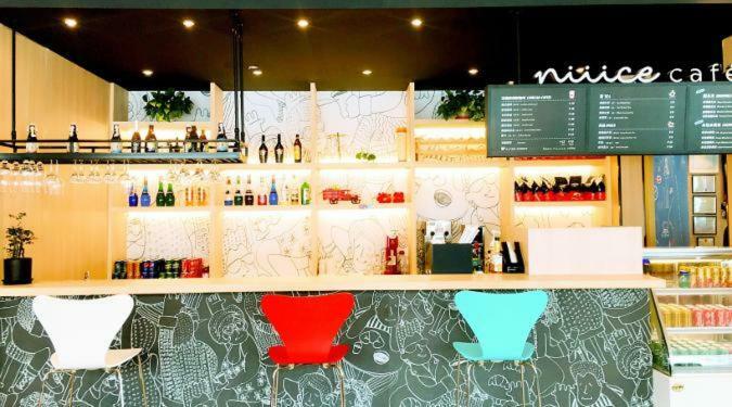 Ibis Urumqi Weixing Square Hotel Екстер'єр фото
