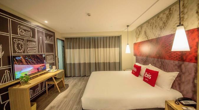 Ibis Urumqi Weixing Square Hotel Екстер'єр фото